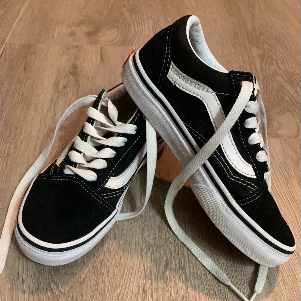 Kids size 13.5 old skool Vans